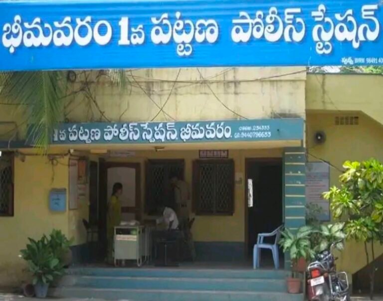 లేడీ కానిస్టేబుల్ కోసం గొడవ పడ్డ సిఐ, కానిస్టేబుల్….!!!