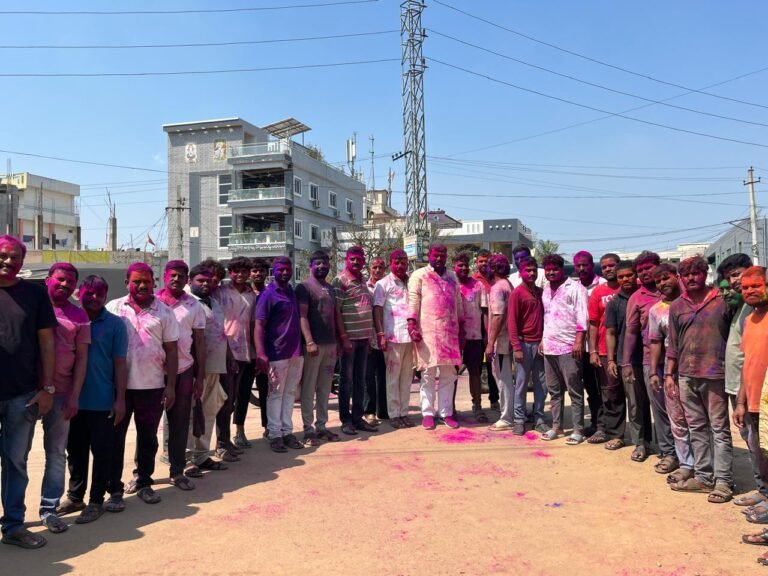 గుమ్మడిదలలో ఉత్సాహంగా హోలీ వేడుకలు