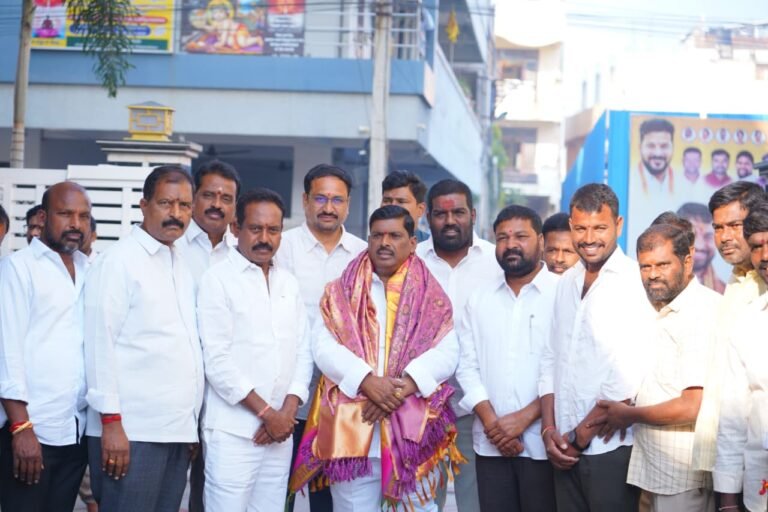 ఎమ్మెల్యే జీఎంఆర్ ను కలిసిన జిన్నారం పాలకవర్గం